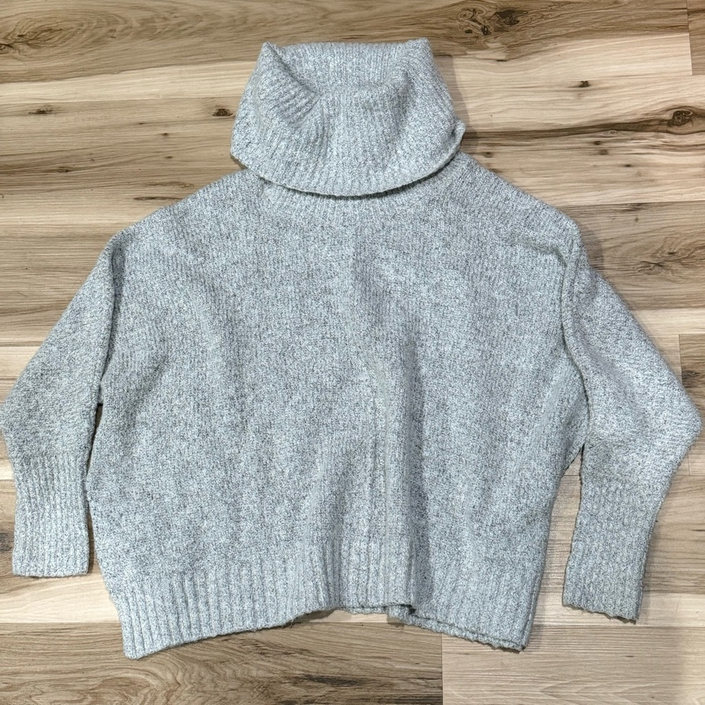 Kaisley Grey Soft Turtleneck Oversized Sweater Women’s Small